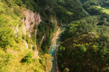 Doğal dağlar ve derin nehir Tara kanyonu, Karadağ
