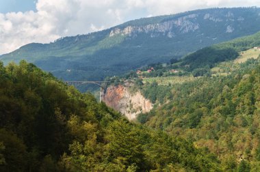Durdevica'da Tara kanyonu üzerindeki eski köprü, Karadağ 