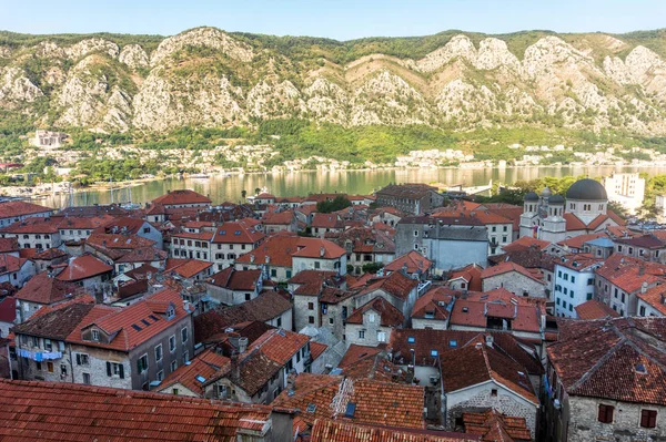 Altstadt von kotor und kotor bucht, montenegro — Stockfoto