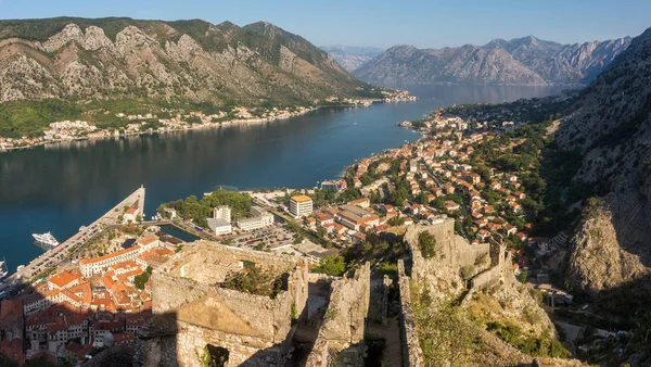 Kota tua Kotor dan Kotor Bay, Montenegro — Stok Foto