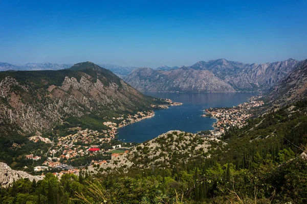 Panorama pegunungan dan Kotor Bay, teluk terbesar Laut Adriatik dari Lovcen gunung, Montenegro — Stok Foto