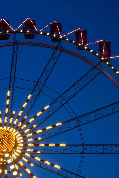 Ferris wheel in the evening lighting — Stock Photo, Image