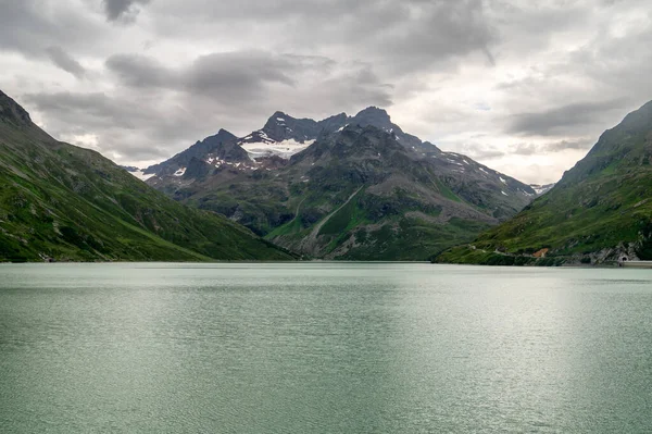 Malerischer silvretta stausee und berge, österreichische alpen — Stockfoto