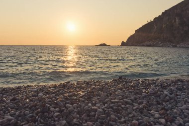 Denizde doğal günbatımı