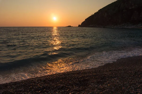 Puesta de sol escénica en el mar — Foto de Stock