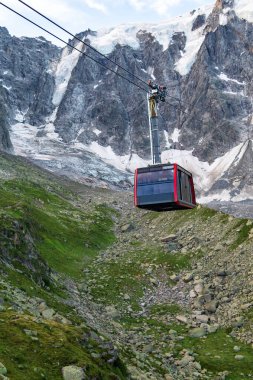 Aiguille du Midi 'ye telgraf çek. Chamonix, Mont Blanc Massif, Fran