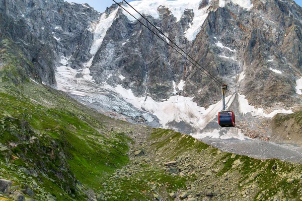 Kolejka linowa do Aiguille du Midi. Chamonix, Mont Blanc Masassif, Fran — Zdjęcie stockowe