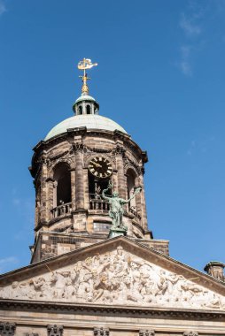 Amsterdam Kraliyet Sarayı cephesi, Hollanda hükümdarlığının üç sarayından biri.