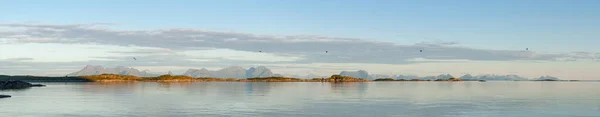 Panorama Montanhas Ilhas Acima Mar Pôr Sol Lofoten Noruega — Fotografia de Stock