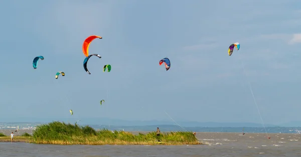 Multe Zmee Putere Cer Deasupra Apei Echipamente Pentru Kiteboarding Sau — Fotografie, imagine de stoc