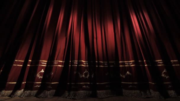 Відкривається Завіса Червоного Театру — стокове відео