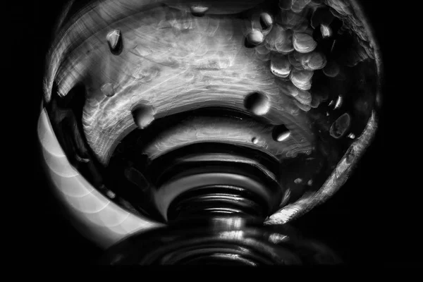 Bicchiere Liquido Vetro Sfondo Sfocato Monocromatico — Foto Stock