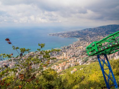 Harissa, Lübnan'daki Teleferik'in tepesinden şehir manzarası  