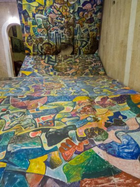 Kazan, Rusya - 1 Haziran 2018: Tatar sanatçı İldar Khanov'un Tüm Dinler Tapınağı'nda çizdiği resim. 