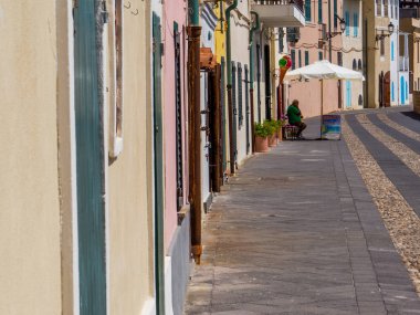 Alghero eski kent, Sardunya, Italya gündüz görünümü