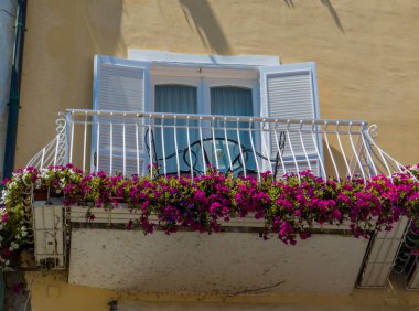 Positano, İtalya'da pitoresk balkon 