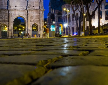 Gece kolezyum. Roma, İtalya 