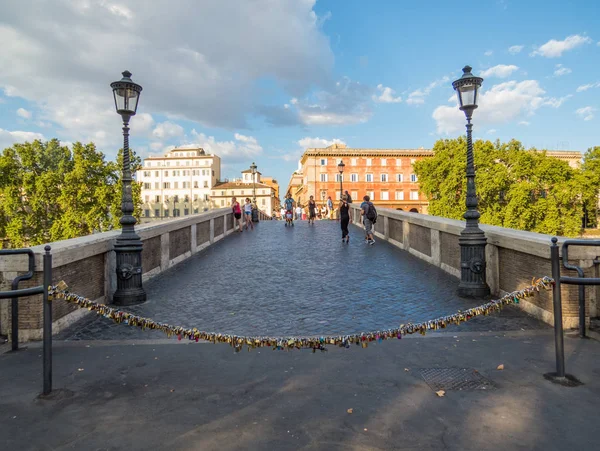 Rome Olaszország Augusztus 2016 Love Lakatok Pár Nevét Ponte Sisto — Stock Fotó