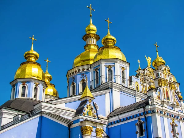 聖ミハイルの黄金ドーム修道院キエフ、ウクライナで — ストック写真