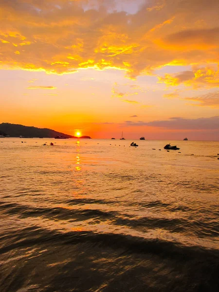 Sunset in Patong Beach, Phuket, Thailand — Stockfoto