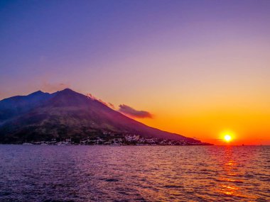 Stromboli'de gün batımı, İtalya 