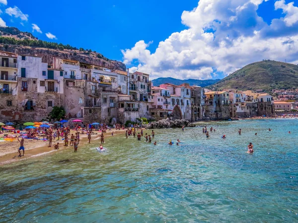 Playa en Cefalu, Sicilia, Italia — Foto de Stock