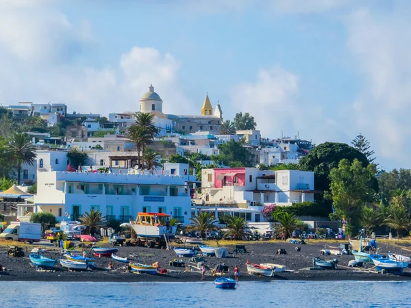 Stromboli limanının görünümü, İtalya 