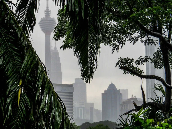 Tropical Rain in Kuala Lumpur, Maleisië — Stockfoto