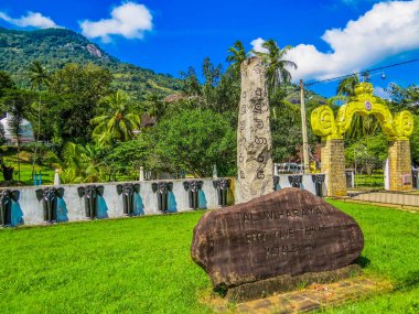 Aluvihare'deki Aluviharaya Kaya Mağarası Tapınağı'nın girişi, Sri Lanka'nın Matale Bölgesi