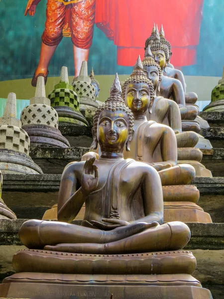 Estatuas de Buda en el Templo Budista de Gangaramaya, Colombo, Sri Lanka —  Fotos de Stock