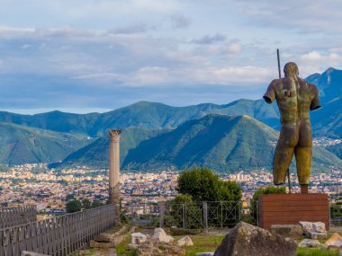 Pompeii, İtalya'da antik ve modern 