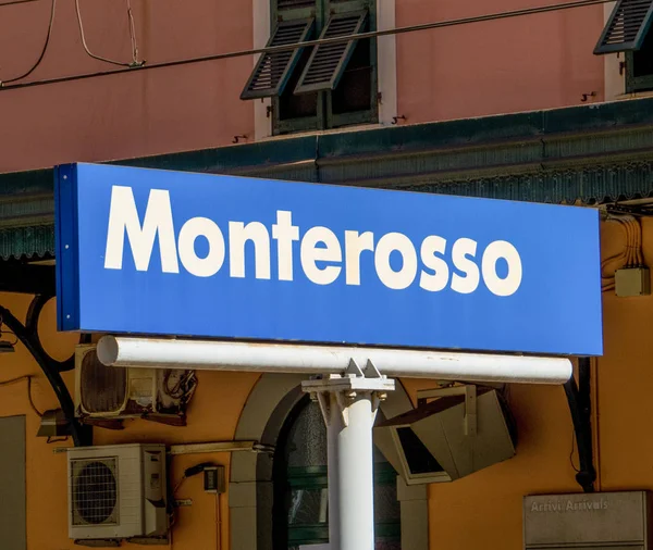 Teken van het treinstation van Monterosso, Italië — Stockfoto