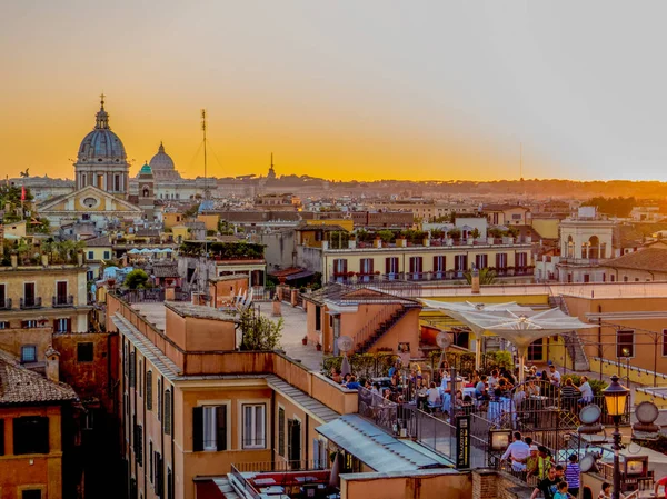 Fantastisk sommar solnedgång i Rom, Italien — Stockfoto
