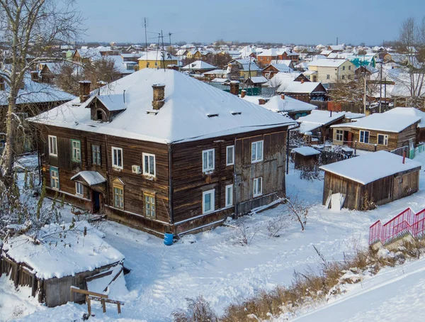 Traditioneel Siberisch houten huis in de stad Tyumen in Siberië, Rusland — Stockfoto