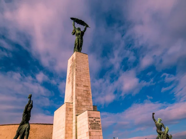 Liberty Statue on the Gellert Hill, Citadella, Budapest, Hungary — Stock Photo, Image