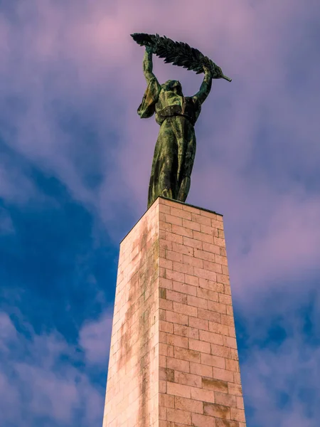匈牙利布达佩斯盖勒特山上的自由女神像 — 图库照片