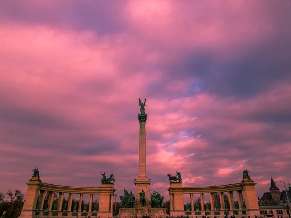 英雄广场 (hosok 玩），布达佩斯匈牙利 — 图库照片