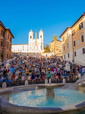 Barcaccia Fountain, Roma, İtalya 