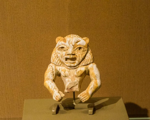 Edad del Bronce Medio caliza del dios Bes de Byblos, Museo Nacional de Beirut, Líbano — Foto de Stock