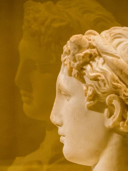 Starověká římská socha v národním muzeu v Bejrútu — Stock fotografie