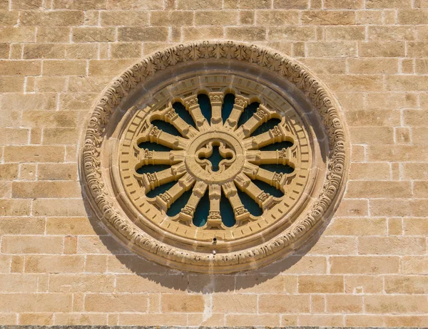 玫瑰窗，Chiesa di Cristo Re，Santa Maria di Leuca，意大利 — 图库照片