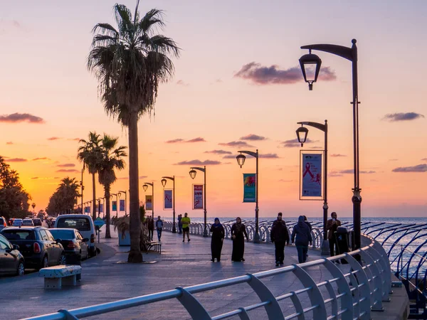 Pôr do sol em La Corniche, Beirute, Líbano — Fotografia de Stock