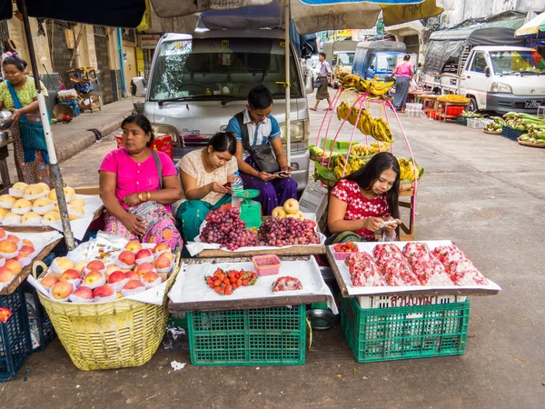 Yangon, Myanmar semt pazarı 