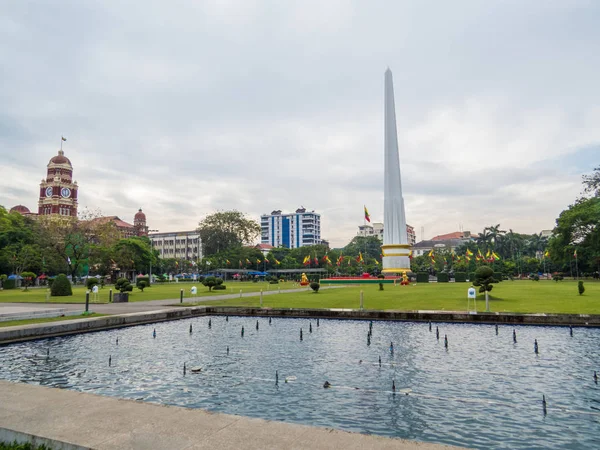 Parque Maha Bandula. Em Yangon, Mianmar — Fotografia de Stock