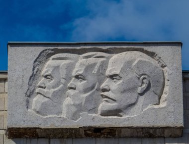 Lenin, İşaretler, Engels 
