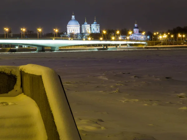 Trinity Cathedral van de Alexander Nevsky Lavra, St. Petersburg, Rusland — Stockfoto