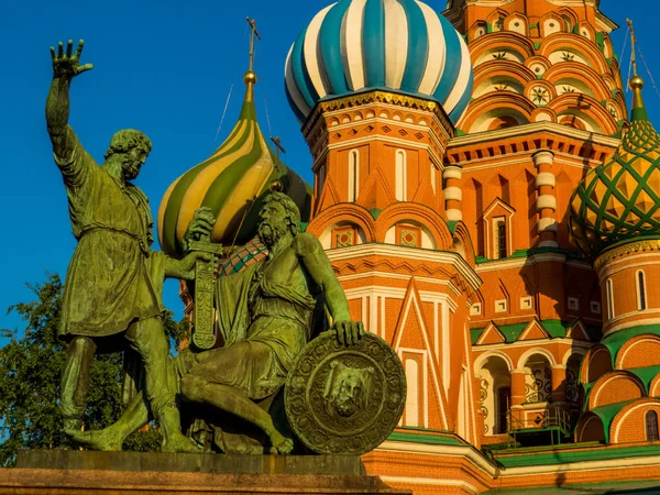 Пам'ятник міну і Пожарському перед Василівським собором, червоною площею, Москва, Росія — стокове фото