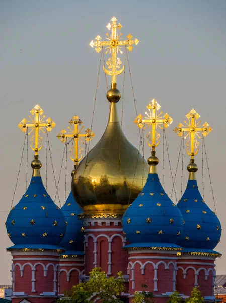 Tempel des Heiligen Georgij des Siegers auf dem Pskow-Hügel. in Moskau, Russland — Stockfoto