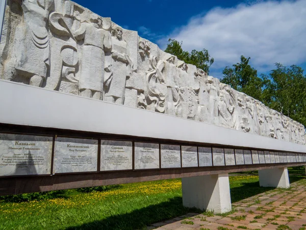 Monumento en honor de los ciudadanos de Omsk, Siberia, Rusia — Foto de Stock