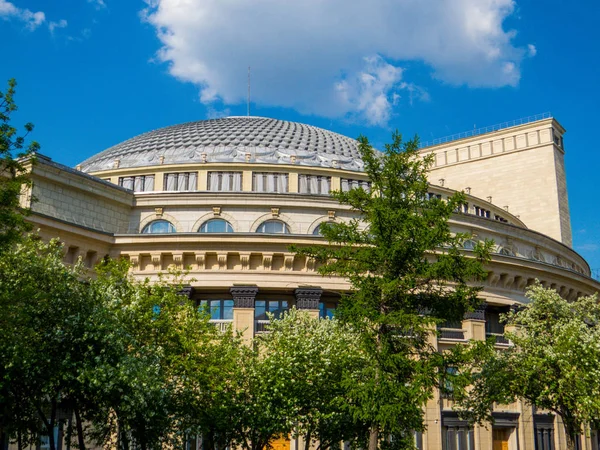 Devlet Opera ve BaleSi Akademik Tiyatrosu, Novosibirsk, Sibirya, Rusya — Stok fotoğraf